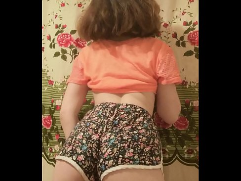 ❤️ Тачаангуй залуу бяцхан хүүхэн камер дээр шорт тайлж байна ❌ Порно mn.verhentai.ru